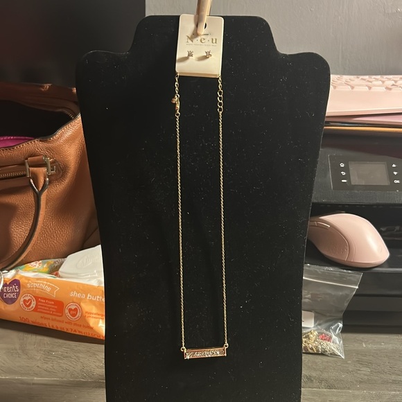 Elegant Gold Bar Necklace and CZ stud earrings - Picture 3 of 3